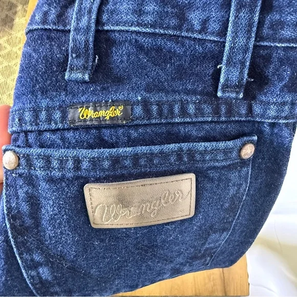 Women’s Wrangler Vintage Dark Wash Straight Leg Jeans 28x34 High Rise - Picture 3 of 9